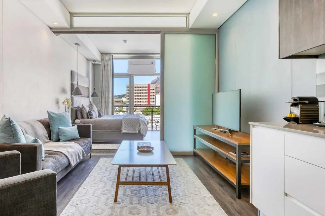 Backup-Powered Elegant Mountain View Apartment ケープタウン