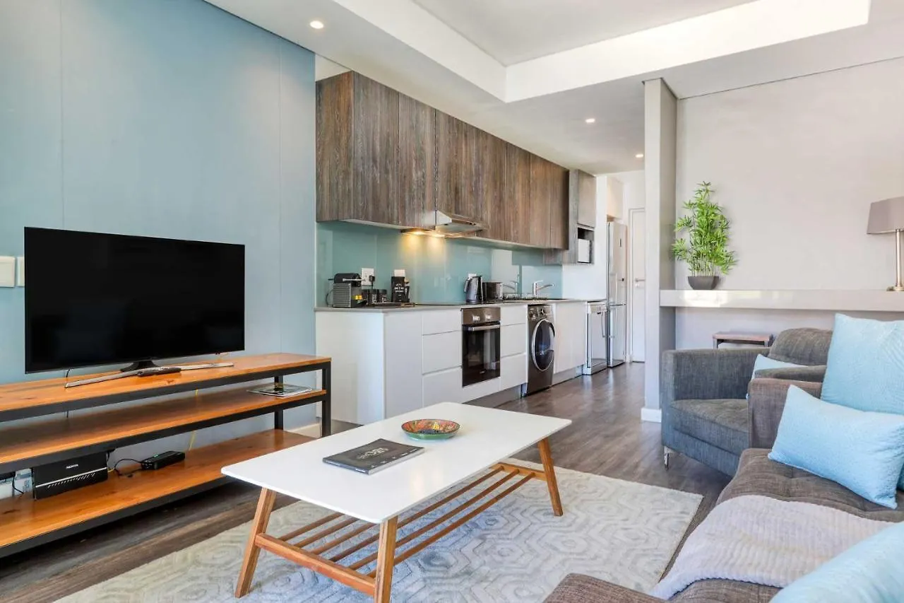 Backup-Powered Elegant Mountain View Apartment ケープタウン