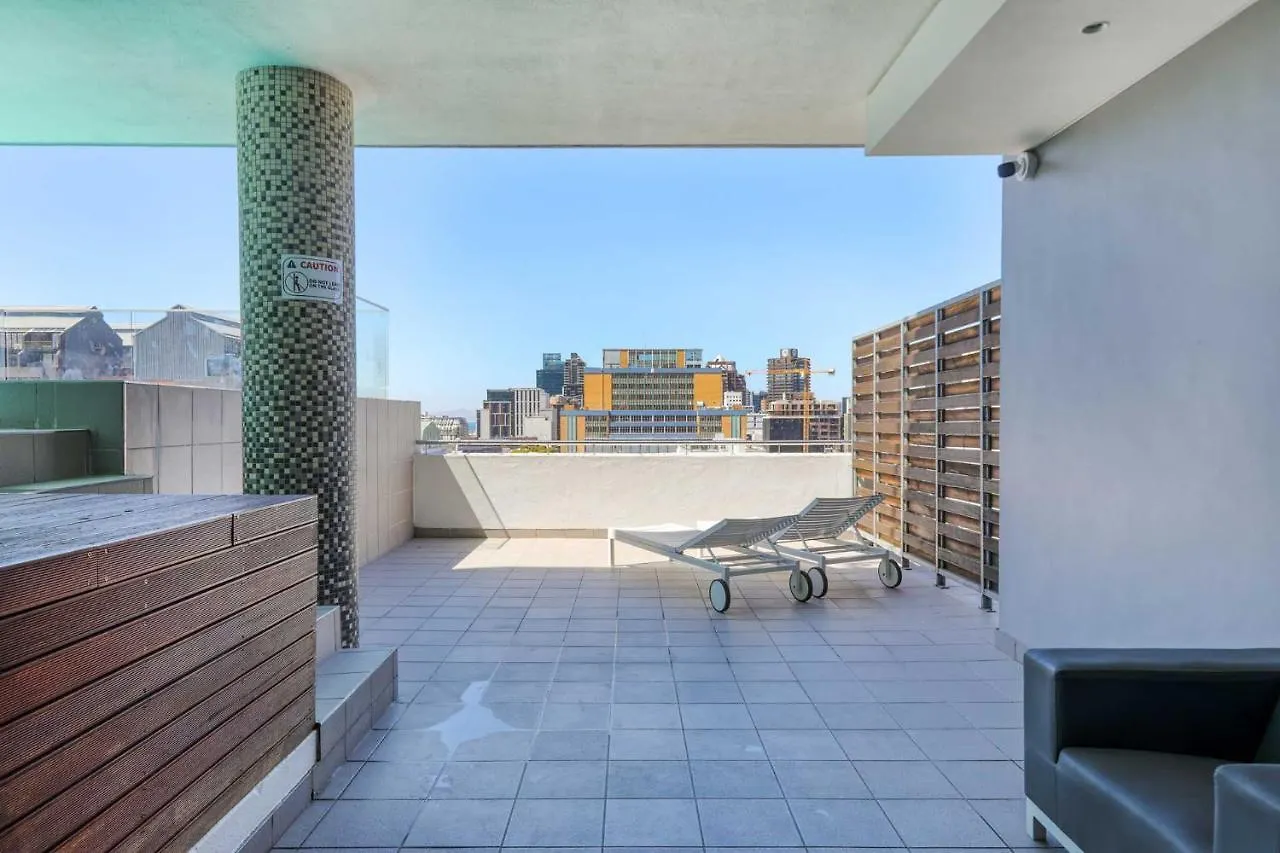 Backup-Powered Elegant Mountain View Apartment ケープタウン 0*,  南アフリカ