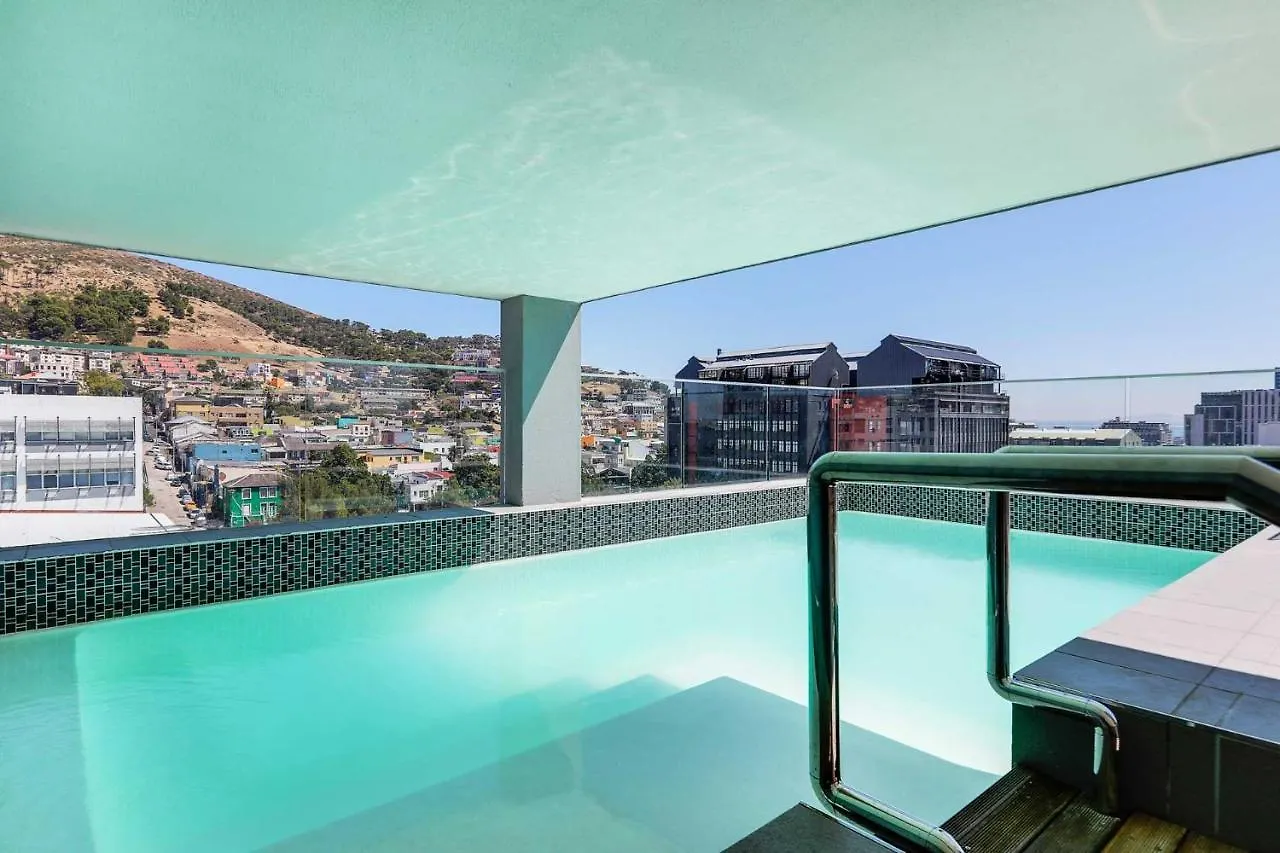 Backup-Powered Elegant Mountain View Apartment ケープタウン