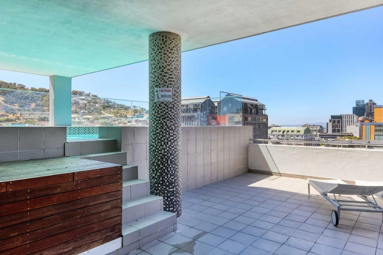 Backup-Powered Elegant Mountain View Apartment ケープタウン