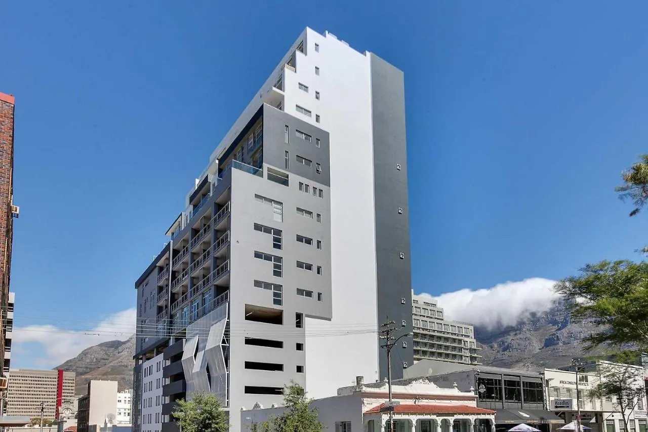Backup-Powered Elegant Mountain View Apartment ケープタウン