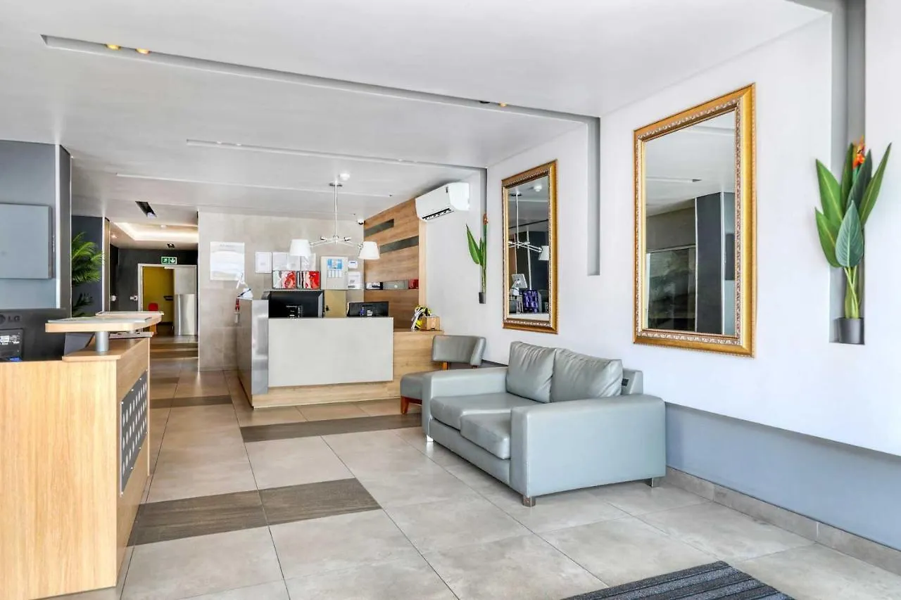 Backup-Powered Elegant Mountain View Apartment ケープタウン