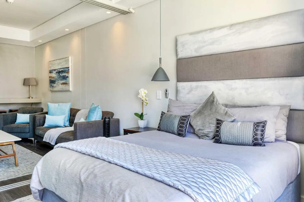 Backup-Powered Elegant Mountain View Apartment ケープタウン