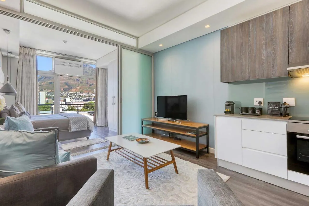 Backup-Powered Elegant Mountain View Apartment ケープタウン 南アフリカ