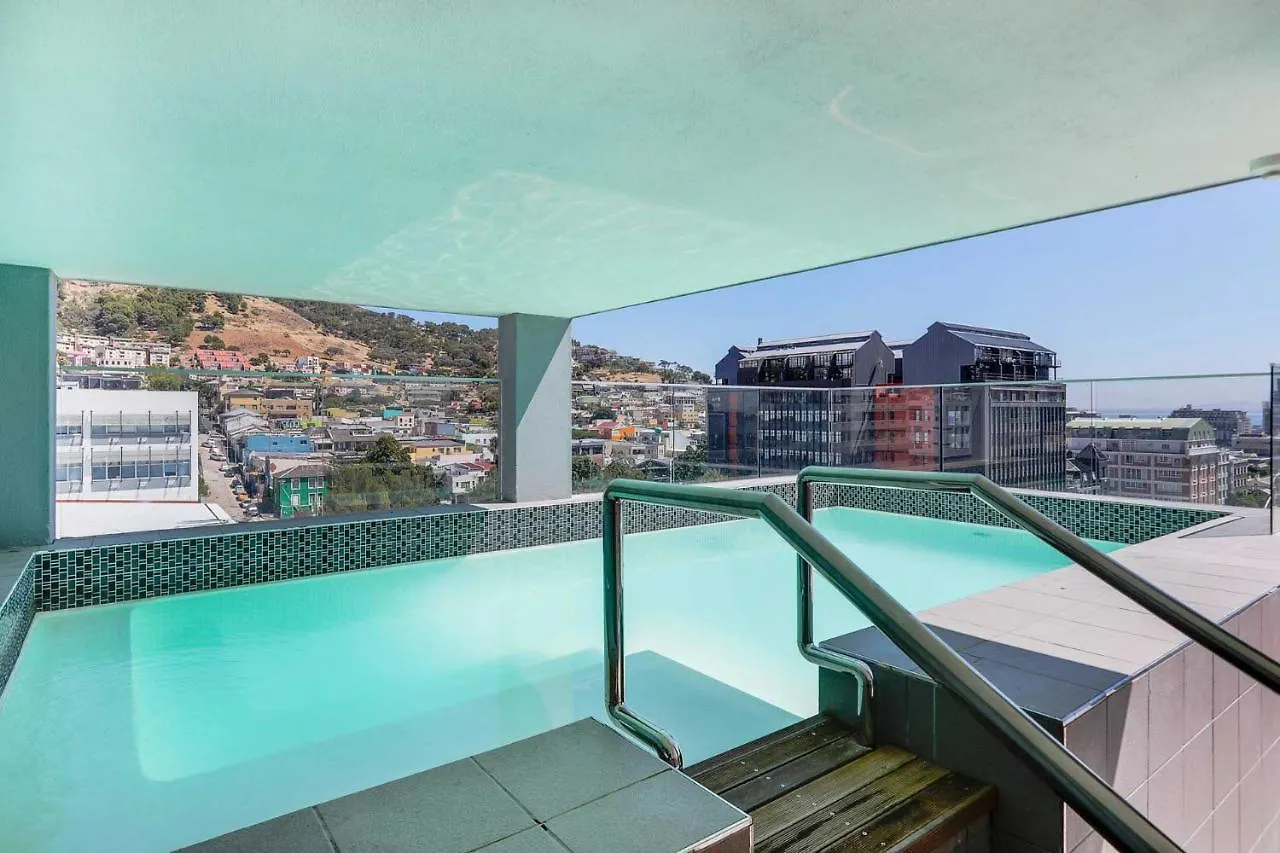 Backup-Powered Elegant Mountain View Apartment ケープタウン