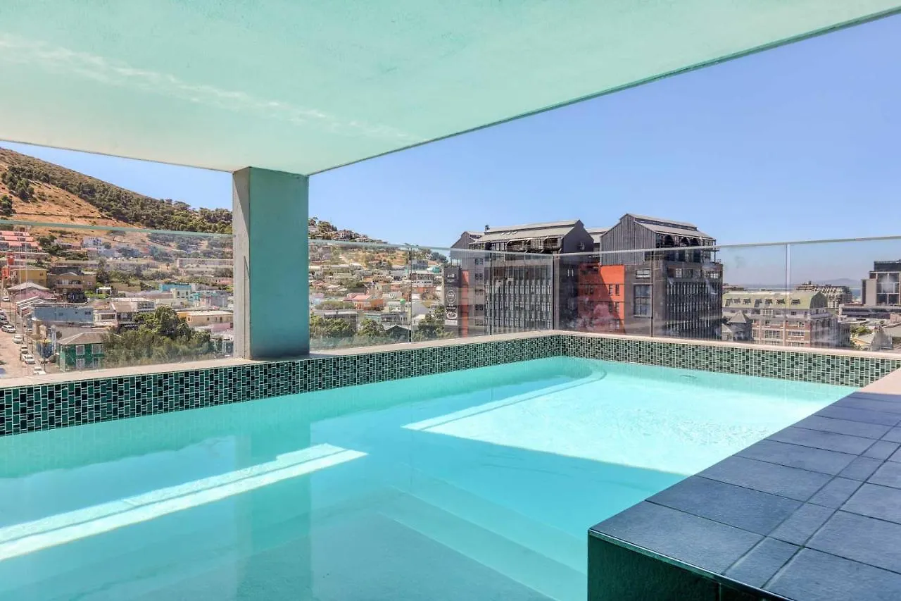 Backup-Powered Elegant Mountain View Apartment ケープタウン 0*,